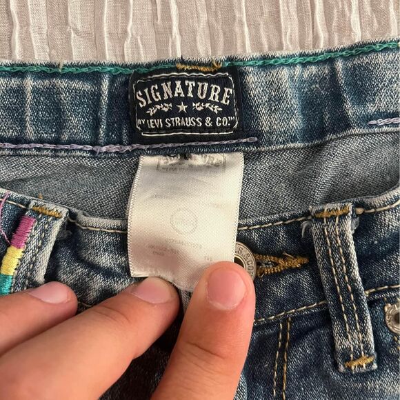 Signature by Levi Strauss Girls' Shorts Size 12 - Picture 3 of 4